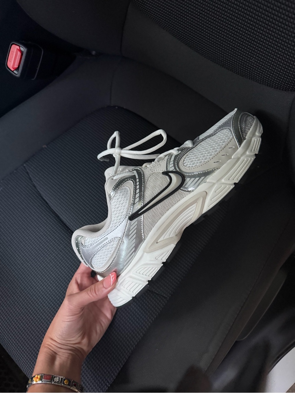 Nike Women's V5 Runner Shoes